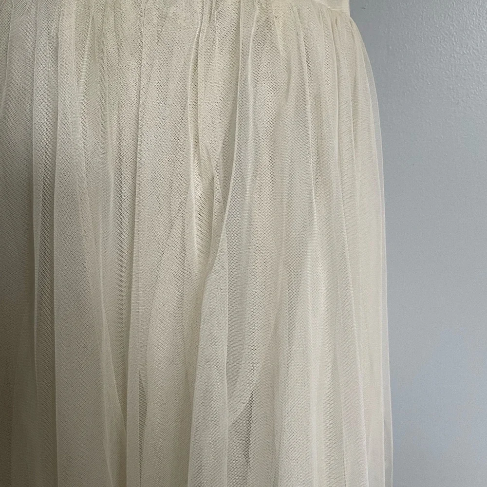 ASOS Cream and White Special Occasion Dress - Picture 6 of 11